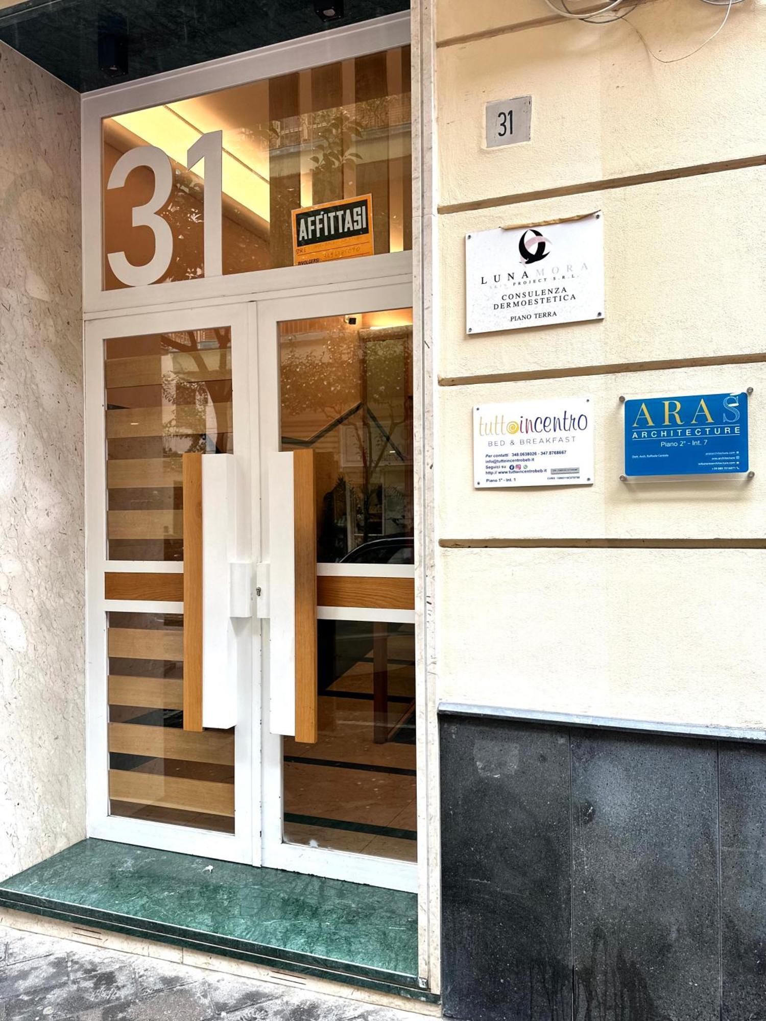 Tuttoincentro Bed & Breakfast Салерно Екстериор снимка